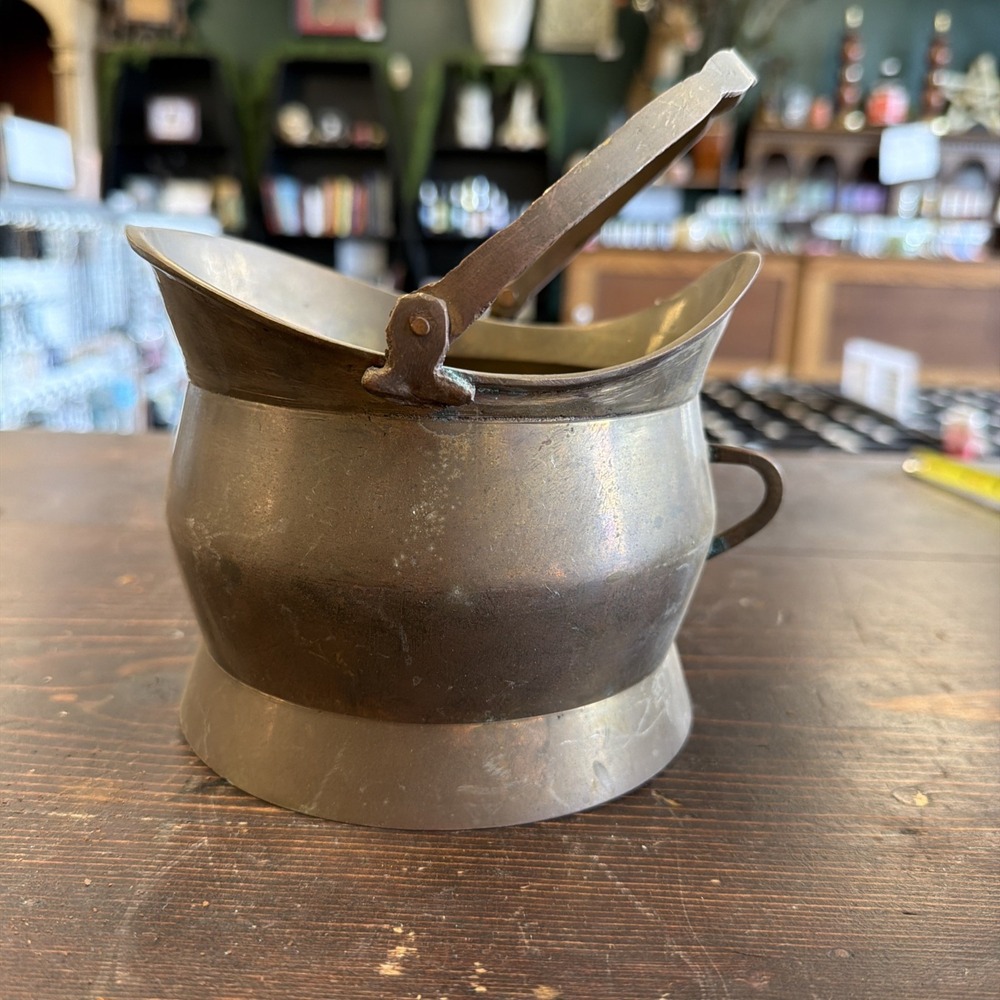 VINTAGE SOLID BRASS COAL SCUTTLE/ BUCKET